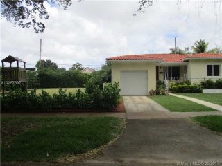 3 bedroom House For Sale: 905 Columbus..