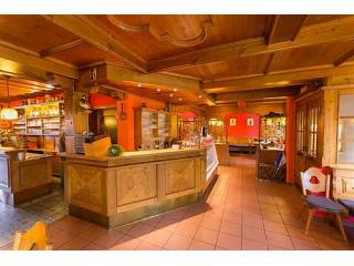 Well-run guest house with separate..