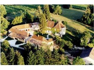 DORDOGNE chateau viticole Avec maisons..