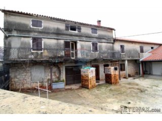 Autohtona istarska kuća 400m2 sa okućnicom 1700m2