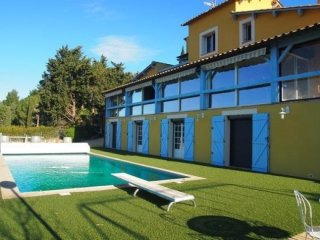 Villa With 3 Accomodations On 2180 M2..