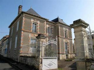 4 Bedrooms - House - Poitou-Charentes -..