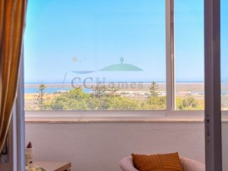 Elegant 3 bedroom apartment with sea..