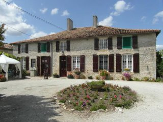 6 Bedroom Logis With Large Walled..