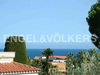 Plot in second line beach front, Can..