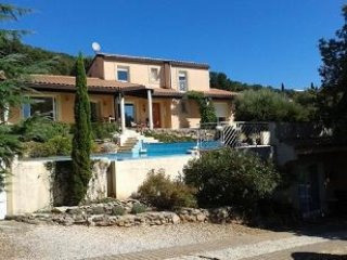 Beautiful Villa With Studio, Garage And..