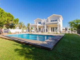 REDUCED- MAGNIFICIENT FRONT LINE LUXURY..