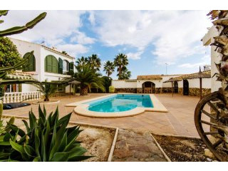 5 Bedrooms - Villa - Alicante - For Sale