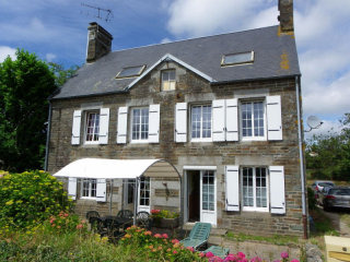 Well Renovated Stone House With Garden..