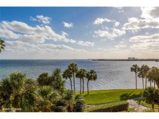 3 bedroom Flat For Sale: 1 Grove Isle..