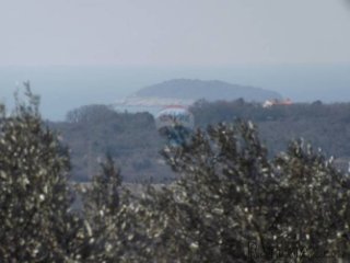 Bale, poljoprivredno zemljište s pogledom na more