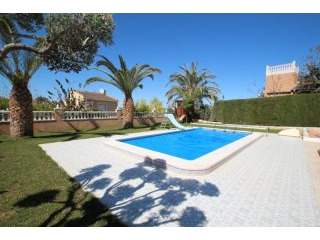 4 Bedrooms - Villa - Alicante - For Sale