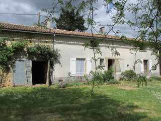 Former Stone Farmhouse With 3 Bedrooms