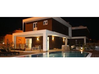 * STUNNING DETACHED VILLAS