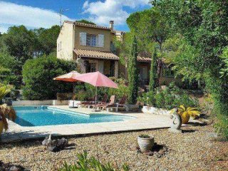 Charming Villa With 4 Bedrooms, Garage..