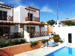 Two bedroom Townhouse for rent, Tsada..