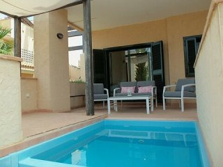* LUXURY 2 BED APARTMENTS WITH PRIVATE..