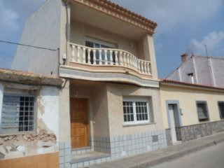 3 bedroom, 2 bathroom Villa