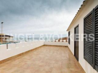 Beautiful villa near Beachfront in La..