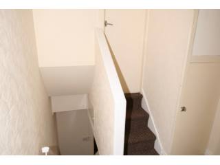 ***beautifully Presented 2 Bed Mid..