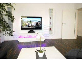 Luxuriose, helle 4-Zi Wohnung in..