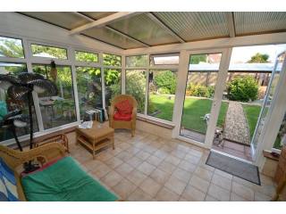 2 bedroom bungalow in Minster On Sea..