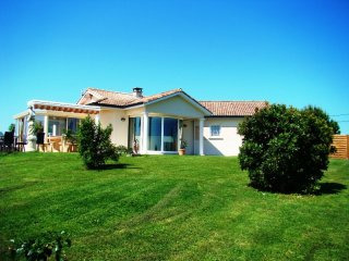 APS2962 Modern 3 bed-roomed villa in..
