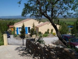 Excellent Location For These 2 Villas..