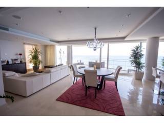 Superb Seafront Apartment