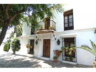 2 bedroom town house for sale