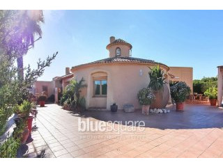 3-bedroom Villa within walking distance..