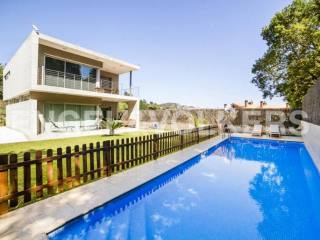 Newly built in Cabrils, minimalist style