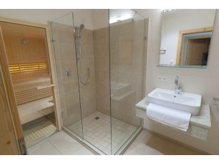 Apartment With Ski / In - Ski / Out And..