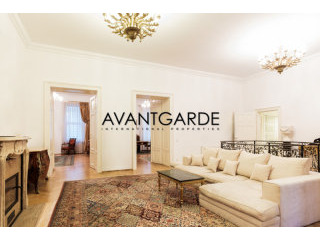 Spacious classic Viennese apartment in..