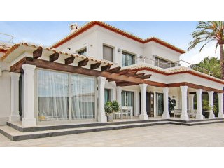 Spectacular 4 Bedroom 4 Bathroom Villa..