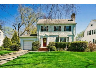3 bedroom House For Sale: 128 Siwanoy..
