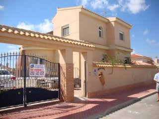 4 Bedrooms - Villa - Alicante - For Sale