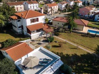 Malinska - Sv. Vid Miholjice kuća 286 m2 + 3 zasebna apartma