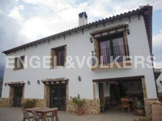 SPECTACULAR VILLA WITH STABLES-ILLORA