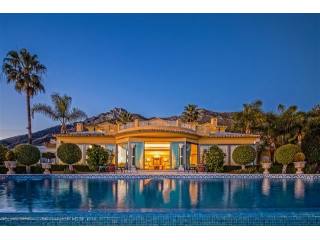 Villa - A palacial mansion situated on..