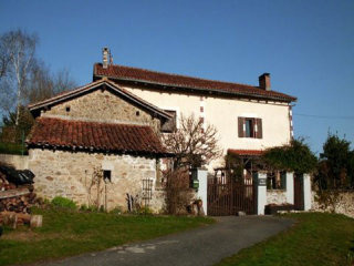 Lovely Renovated 4-Bedroomed Stone..