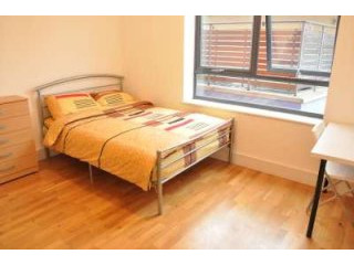 Single with double bed near Canary..