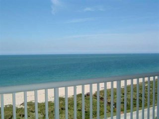 3 bedroom Flat For Sale: 5051 N Highway..