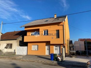 Petrinja, kuća 250m2, dvorište 424m2, 3 stana