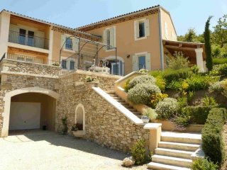 6 Bed Modern Villa With Salt Swimming..