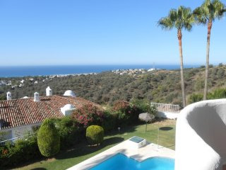 APARTMENT FOR SALE IN CALAHONDA