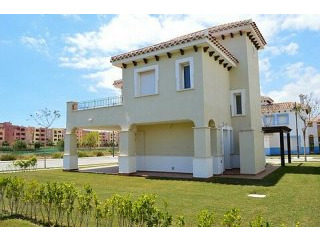 * LARGE 3 BED DETACHED VILLA