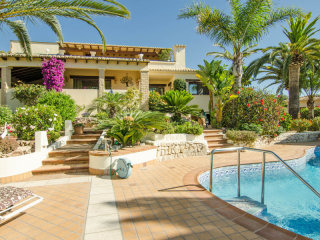 7 Bedrooms - Villa - Alicante - For Sale