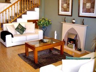 2 Bed Townhouse, Communal Pool, San..