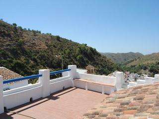 Town House for Sale in Salares 81.000..